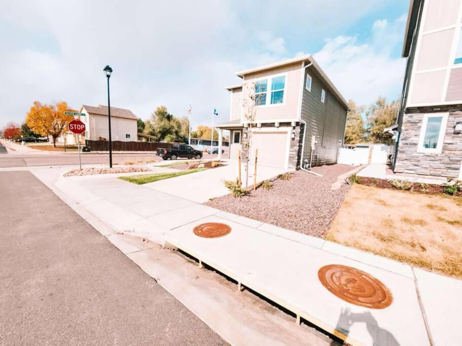Holiday home 3 Min To Airport Gates Pet Friendly Townhouse *