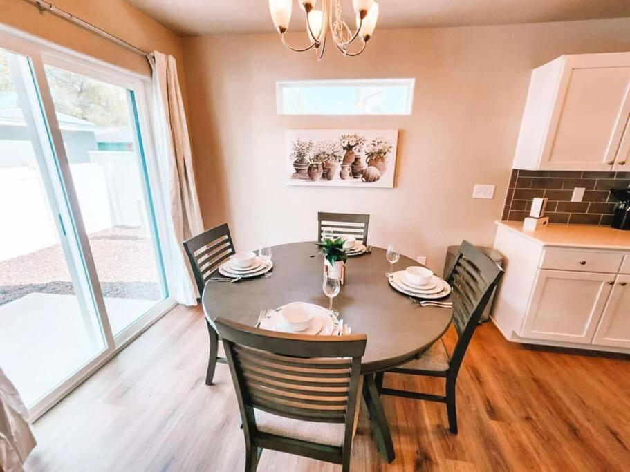 3 Min To Airport Gates Pet Friendly Townhouse Holiday home
