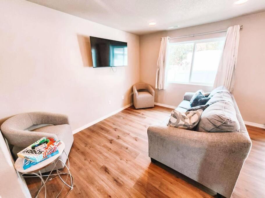 3 Min To Airport Gates Pet Friendly Townhouse Holiday home