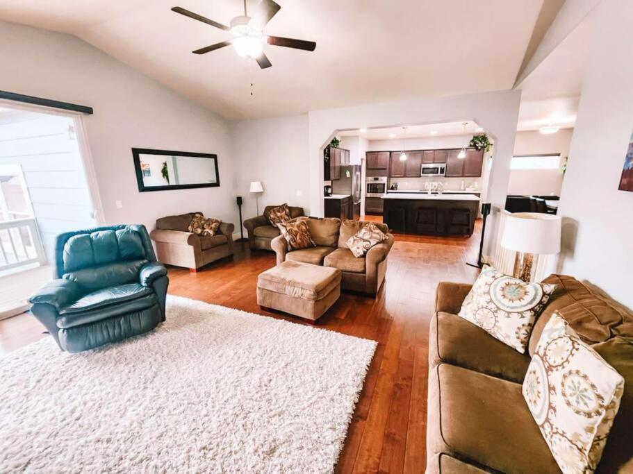 Large Pet Friendly Near The Broadmoor Holiday home Colorado Springs