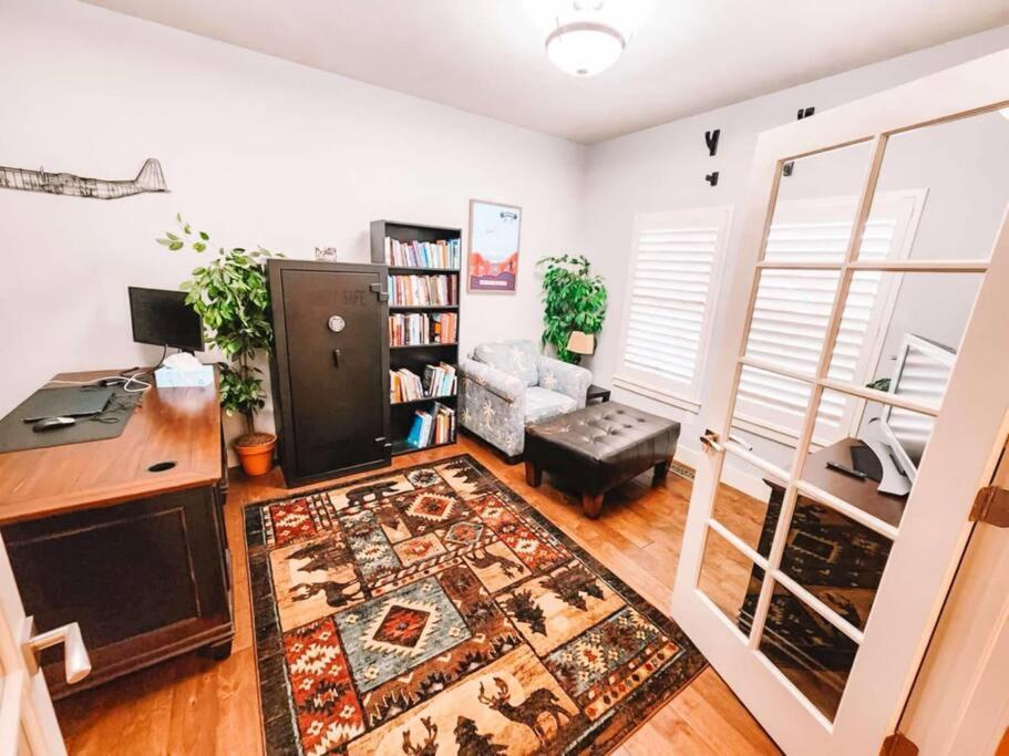 Large Pet Friendly Near The Broadmoor