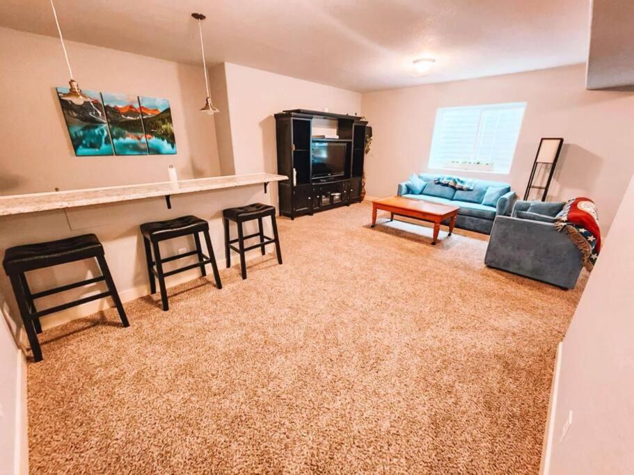 Large Pet Friendly Near The Broadmoor Holiday home *