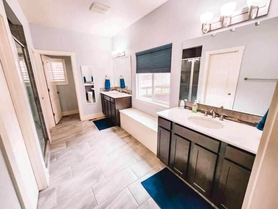 Large Pet Friendly Near The Broadmoor Holiday home