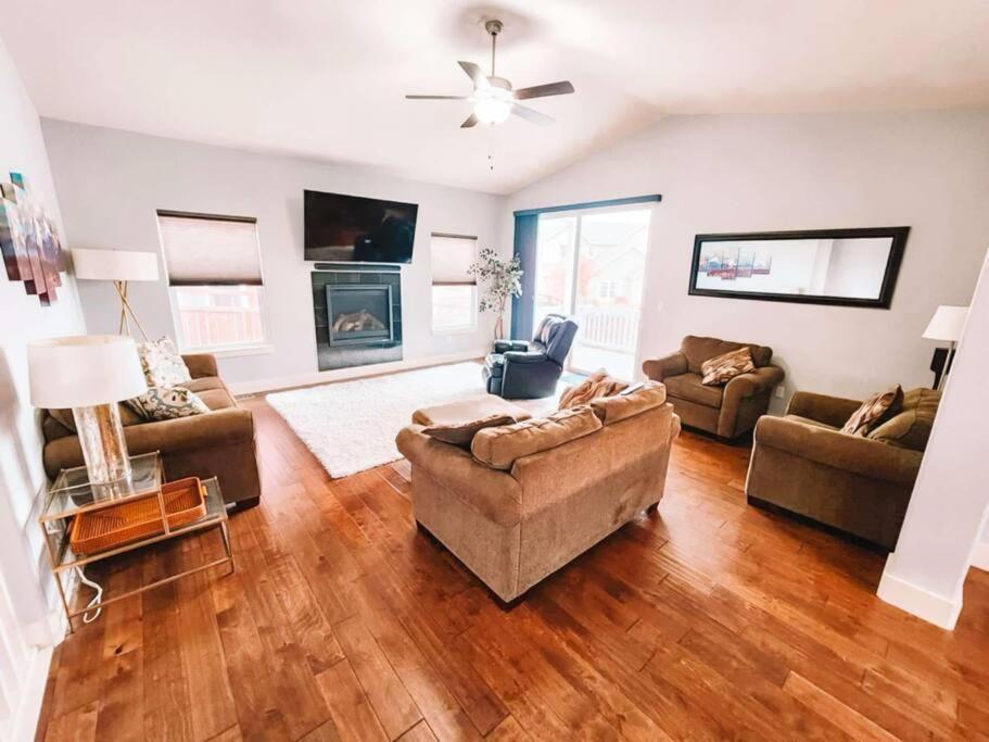 Large Pet Friendly Near The Broadmoor *