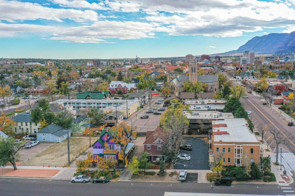 Tiger Lair Walk To Cc Historic Downtown Cos 4br Holiday home *