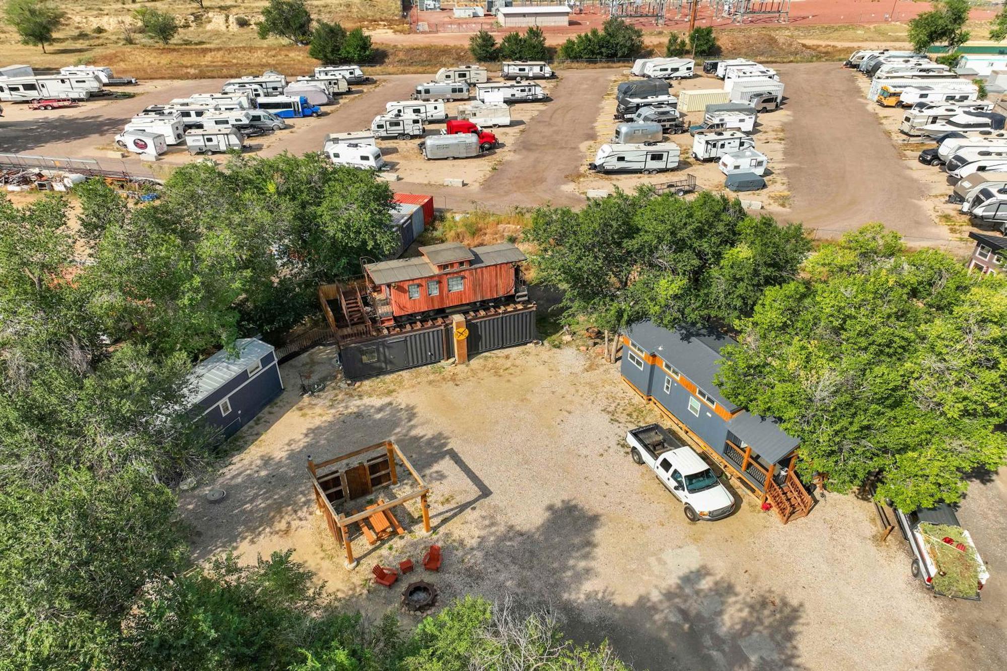 Red Rock Puma - Glamping Bbq Fire Pit *