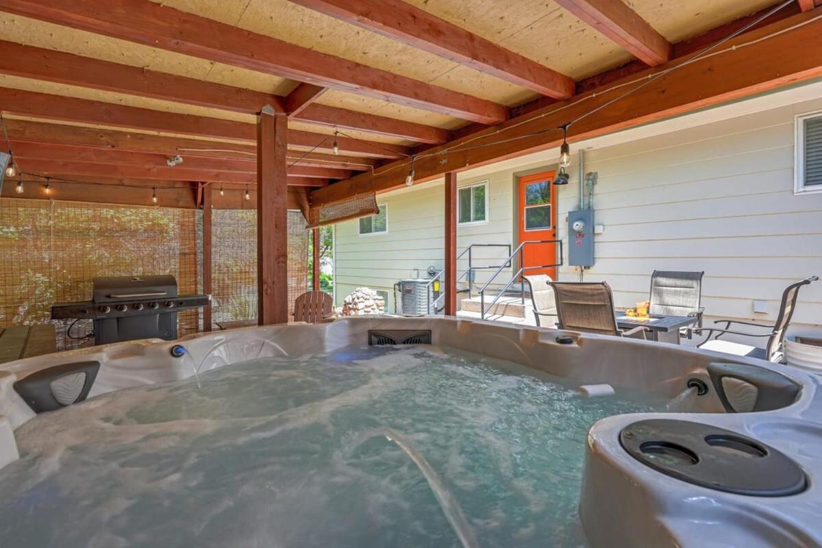 Bullseye Hot Tub & Bbq For Gatherings * Colorado Springs