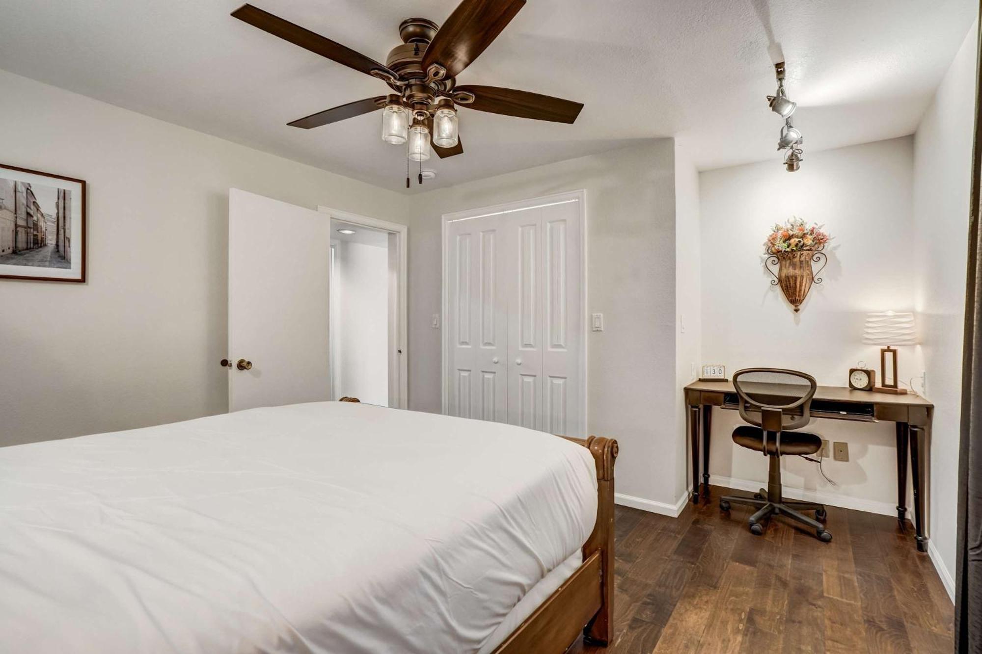 3bd Quiet Suburbs Restaurants & Parks *