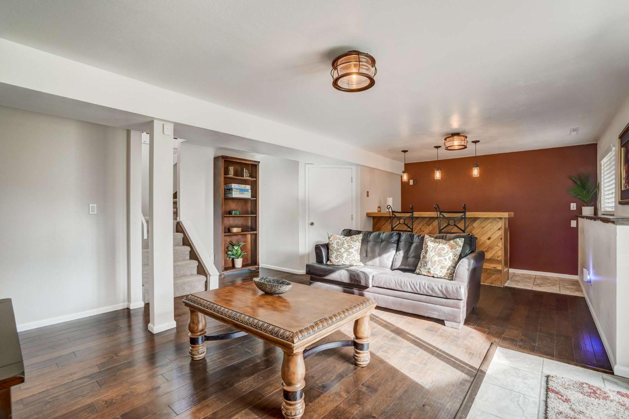 3bd Quiet Suburbs Restaurants & Parks *