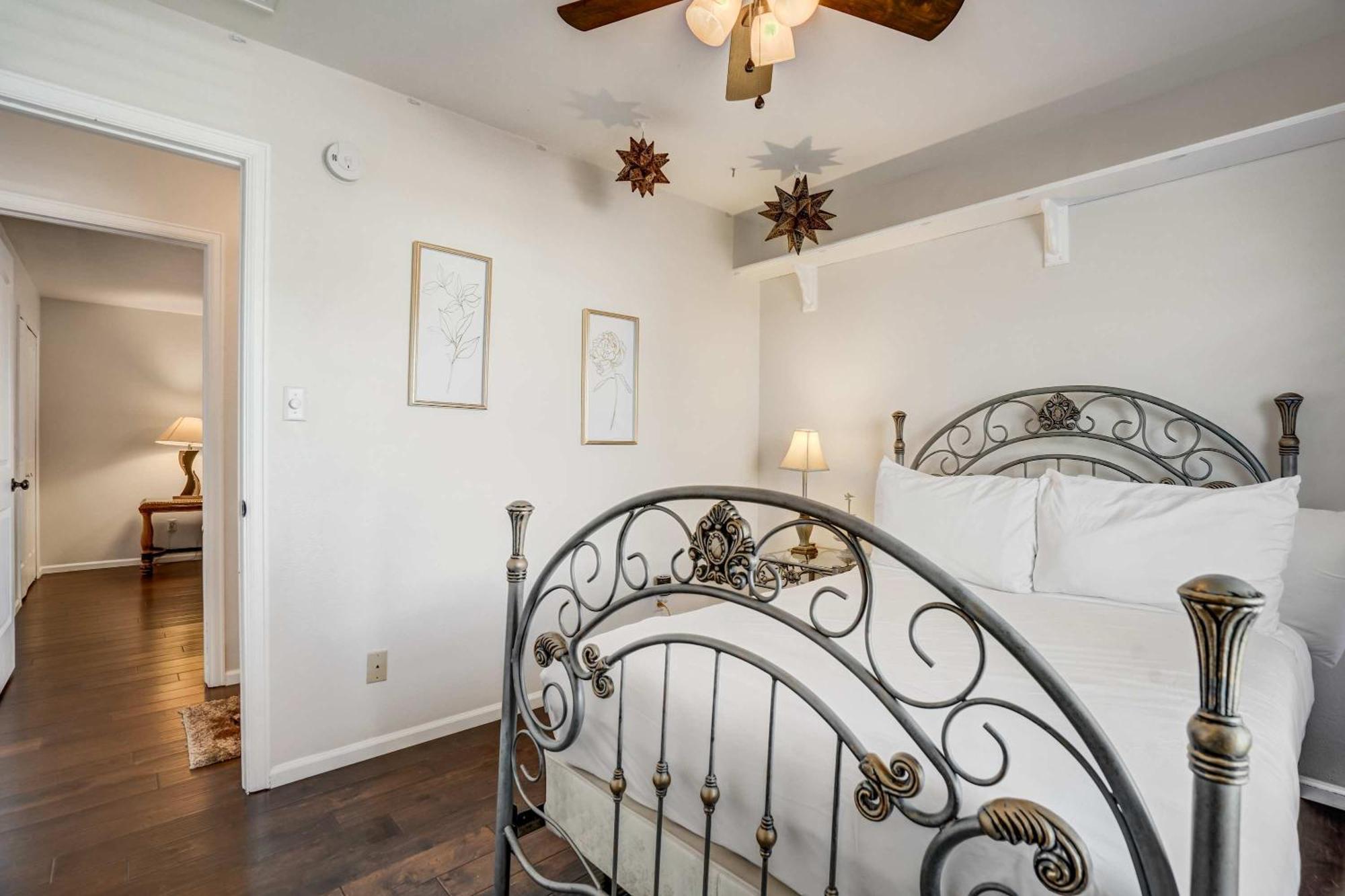 3bd Quiet Suburbs Restaurants & Parks Colorado Springs