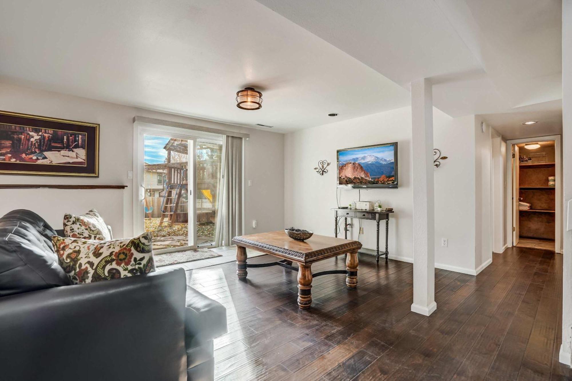 3bd Quiet Suburbs Restaurants & Parks * Colorado Springs