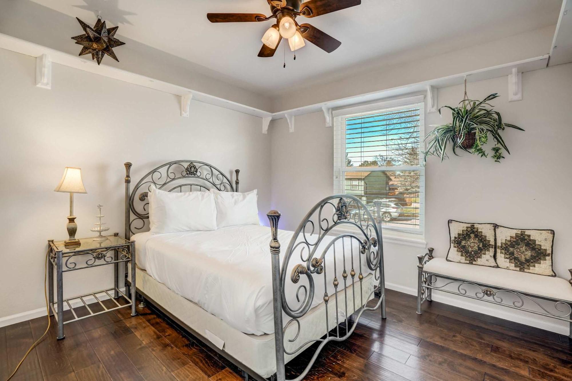 3bd Quiet Suburbs Restaurants & Parks