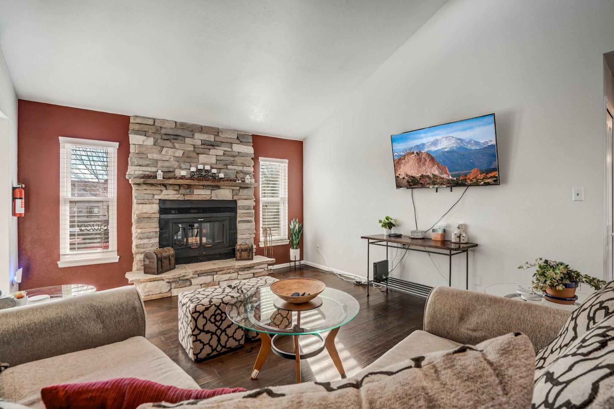 3bd Quiet Suburbs Restaurants & Parks * Colorado Springs