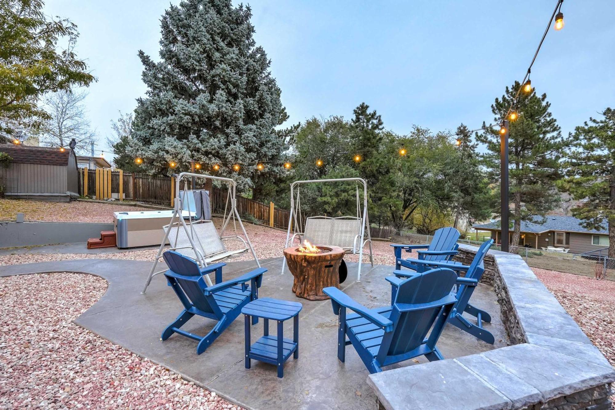 Luxury 5bd Retreat Hot Tub Fire Table Mtn Views Holiday home Colorado Springs