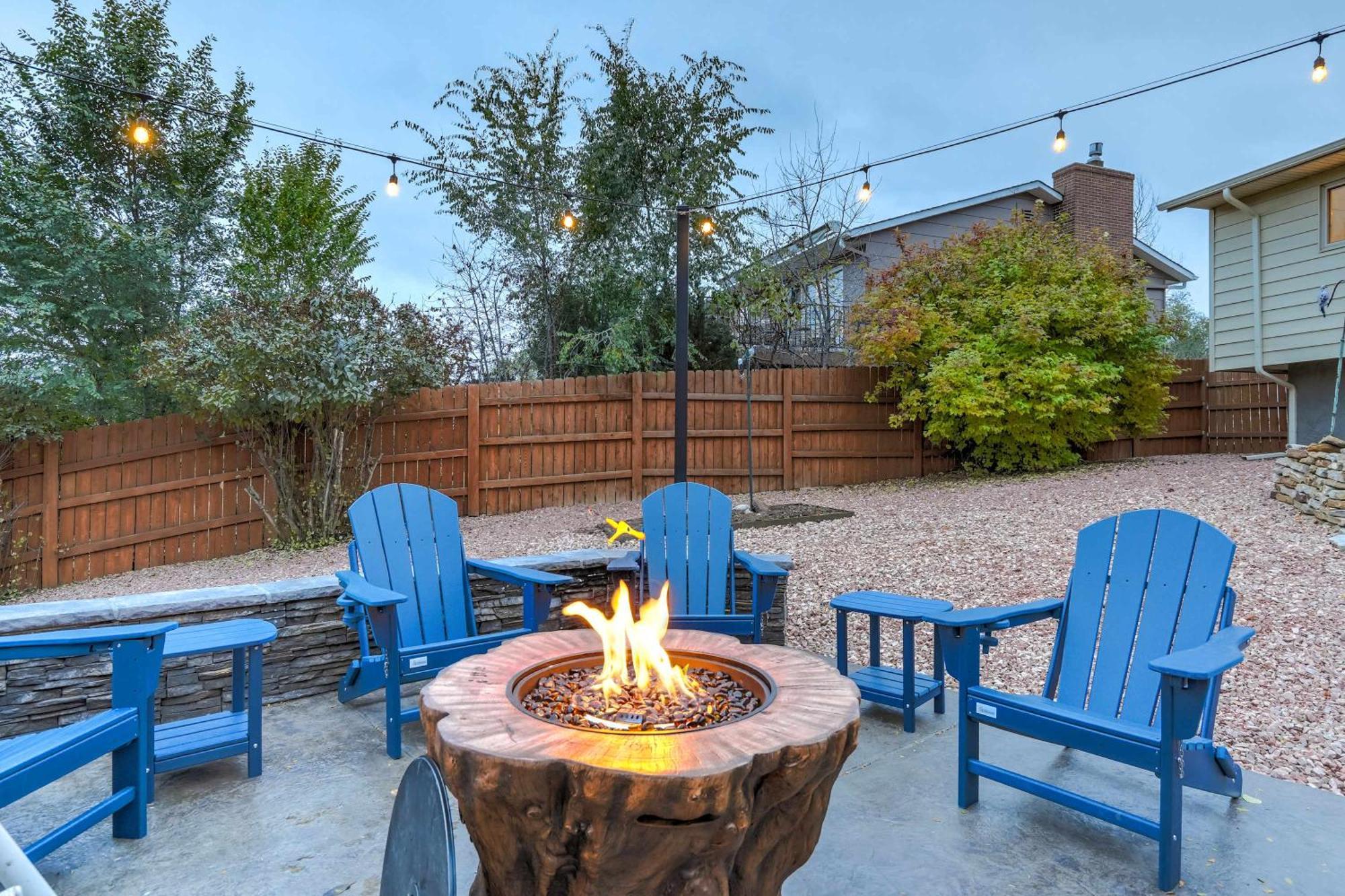 Luxury 5bd Retreat Hot Tub Fire Table Mtn Views Holiday home Colorado Springs