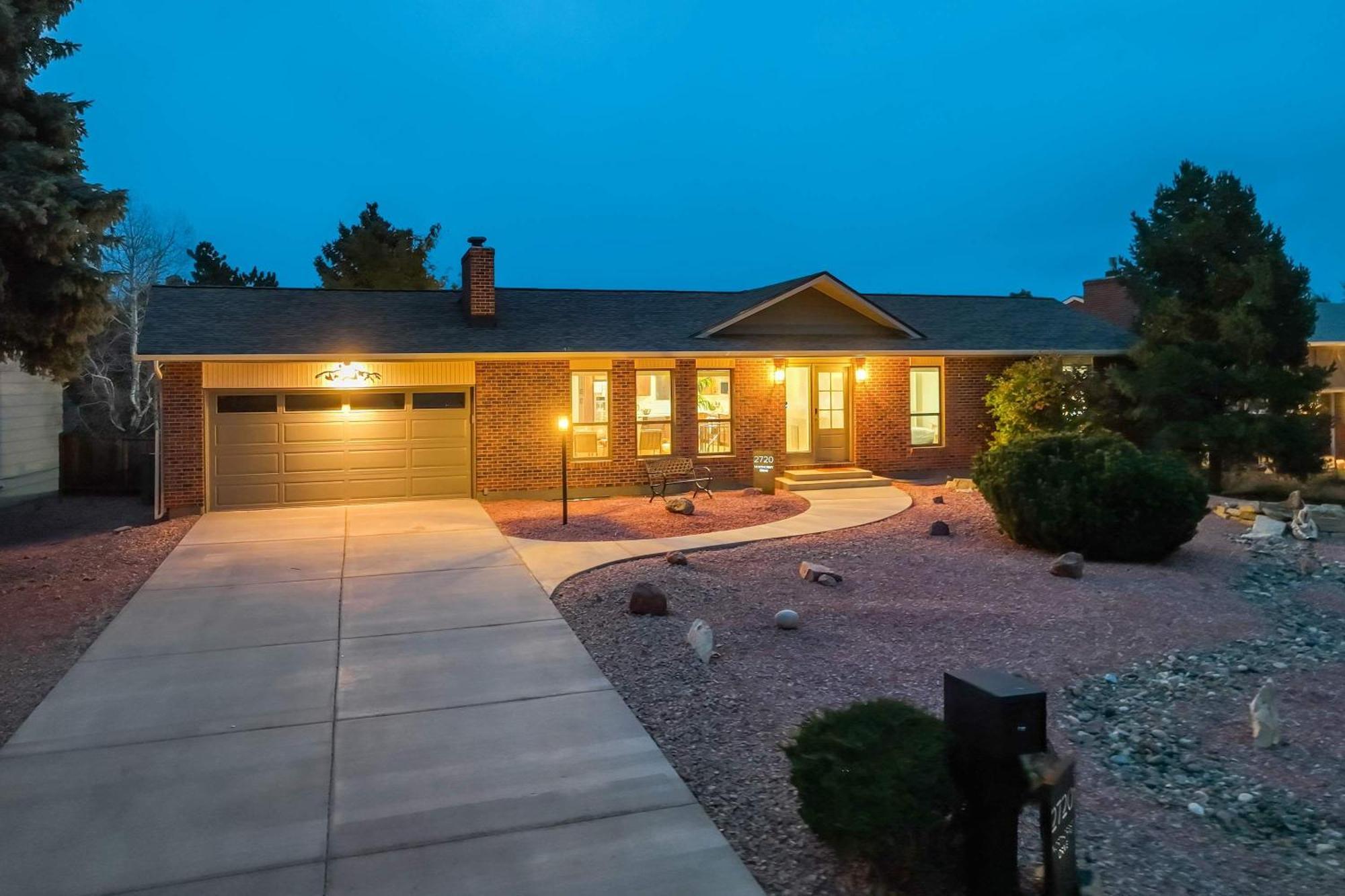 Luxury 5bd Retreat Hot Tub Fire Table Mtn Views * Colorado Springs