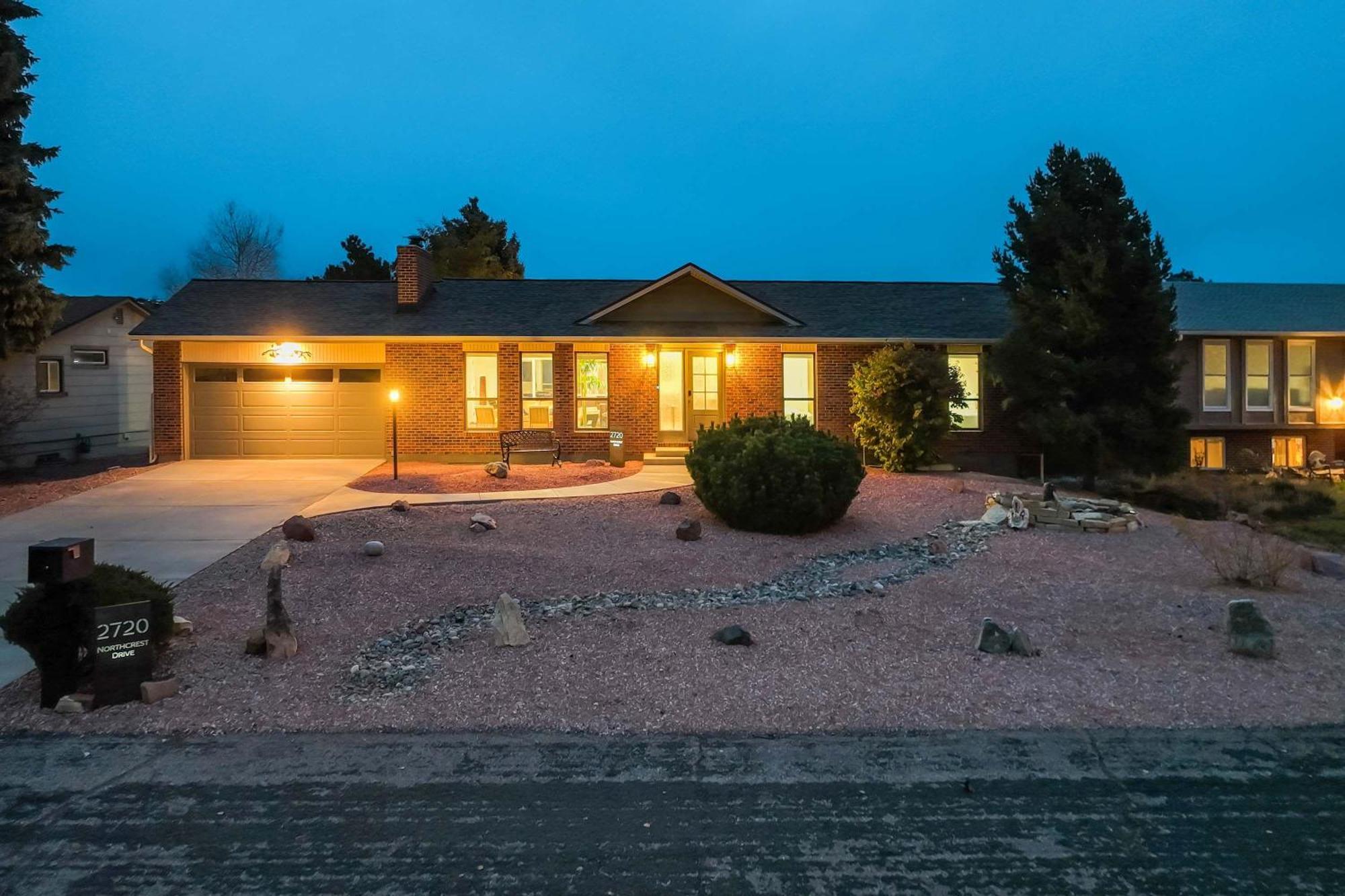 Luxury 5bd Retreat Hot Tub Fire Table Mtn Views Holiday home Colorado Springs