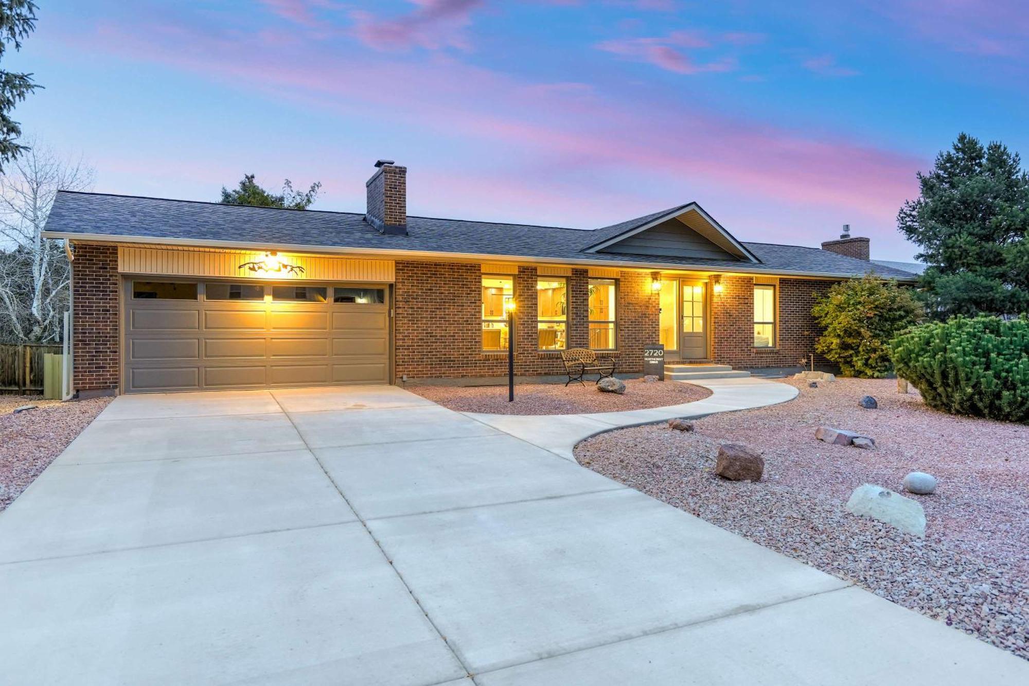 Luxury 5bd Retreat Hot Tub Fire Table Mtn Views Holiday home Colorado Springs