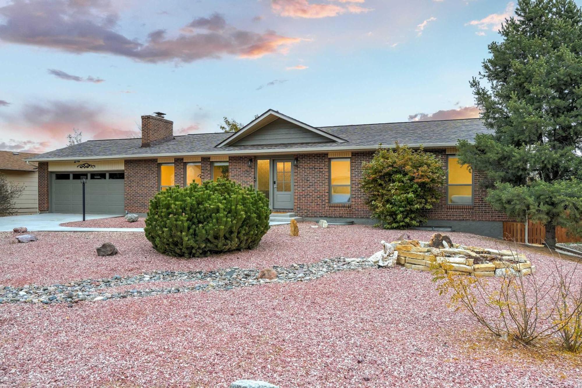 Luxury 5bd Retreat Hot Tub Fire Table Mtn Views * Colorado Springs