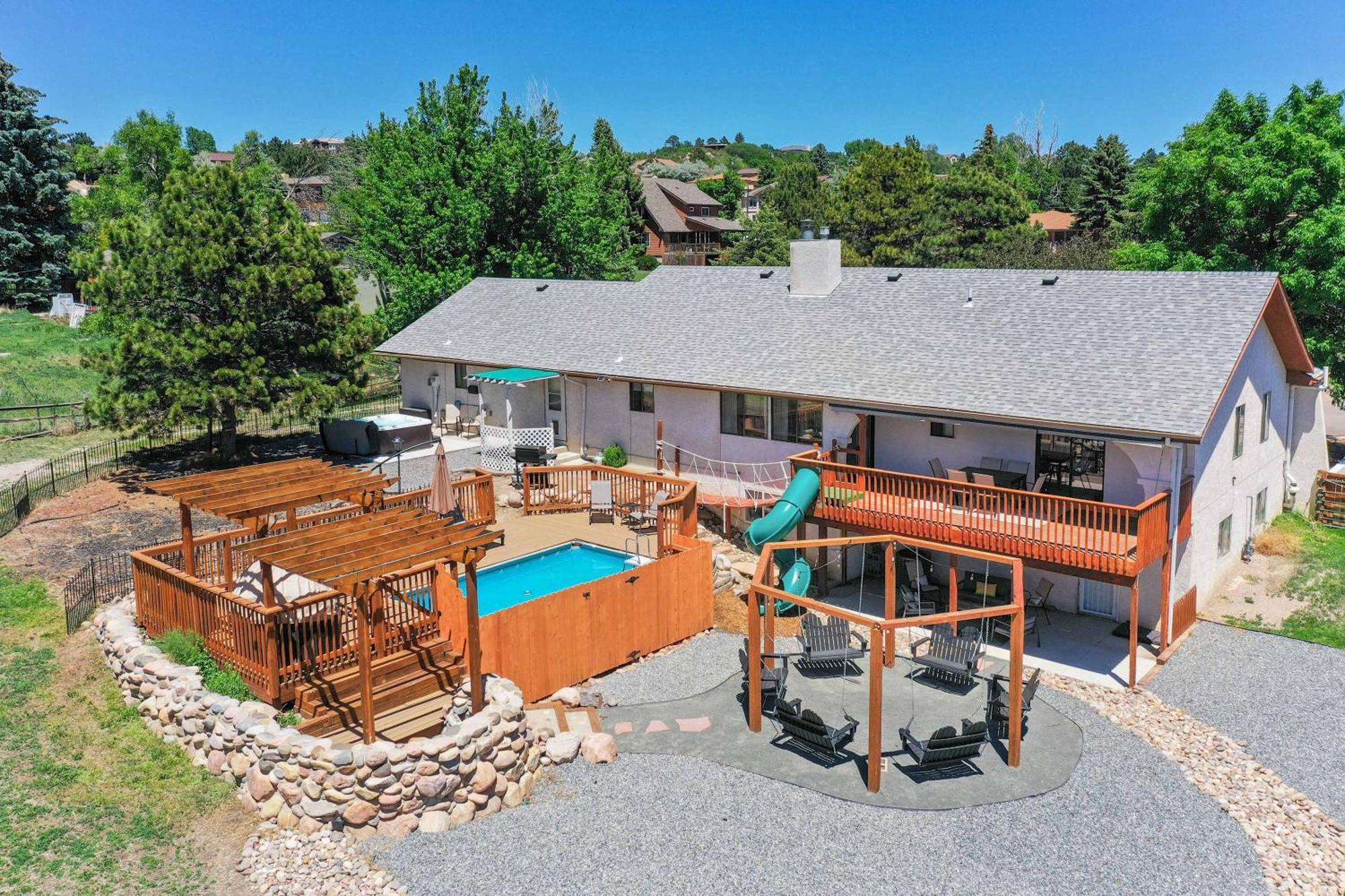 Evergreen Luxe - Hot Tub Gaming Haven Big Groups *
