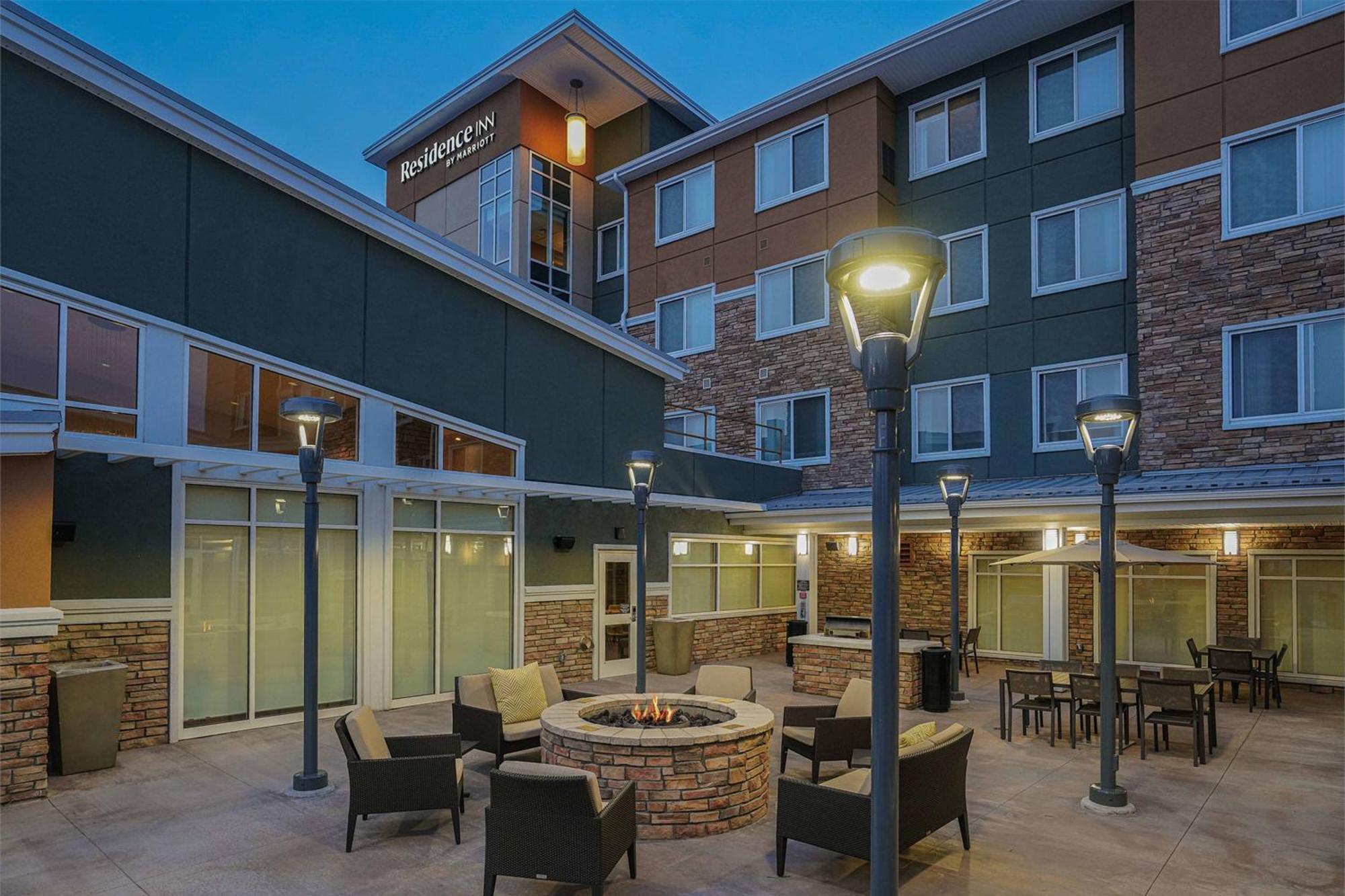 Hotel By Marriott First & Main 3*