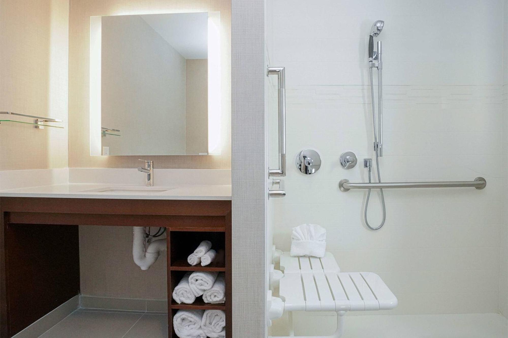 By Marriott First & Main Hotel 3*