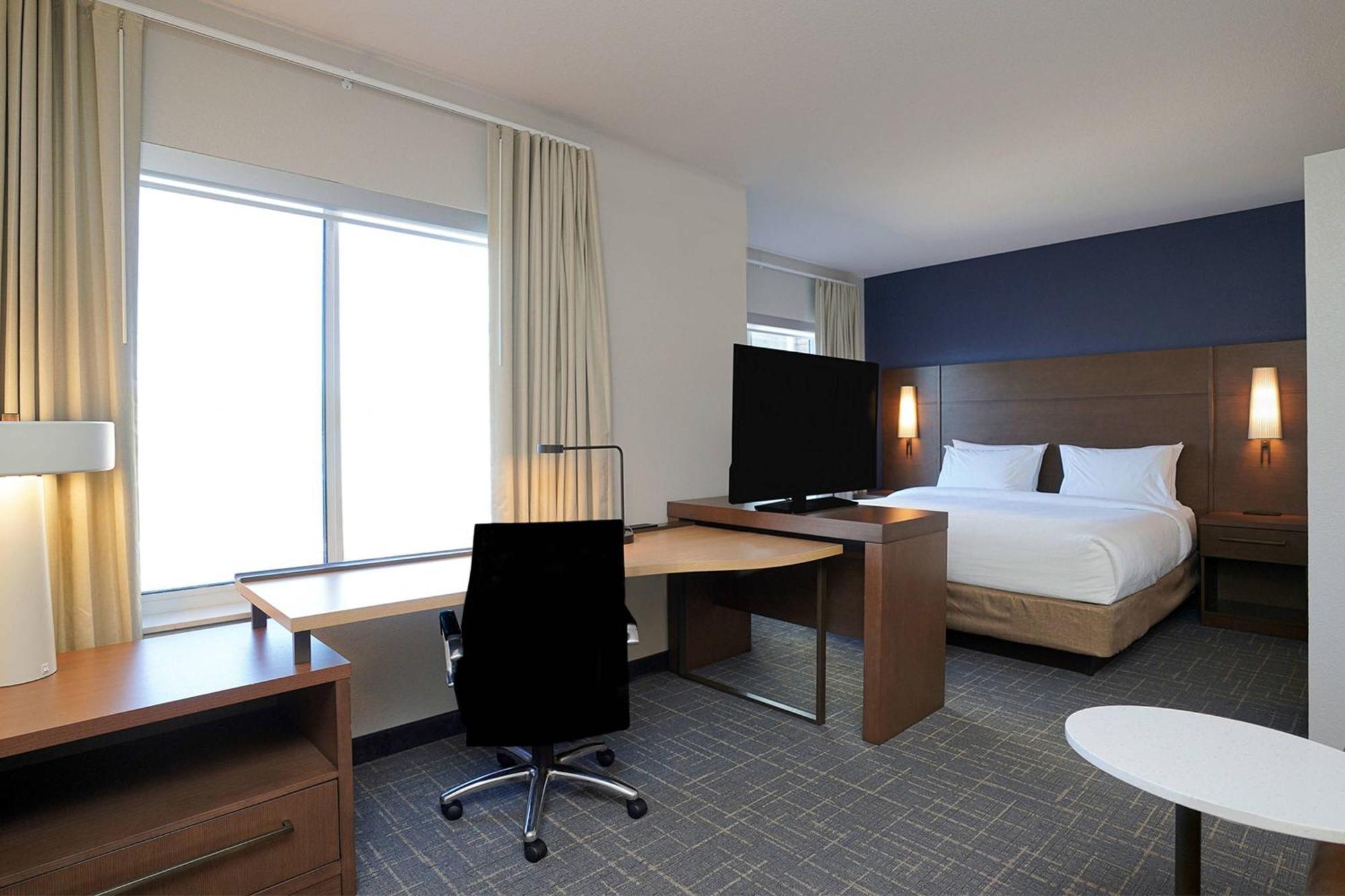 Hotel By Marriott First & Main