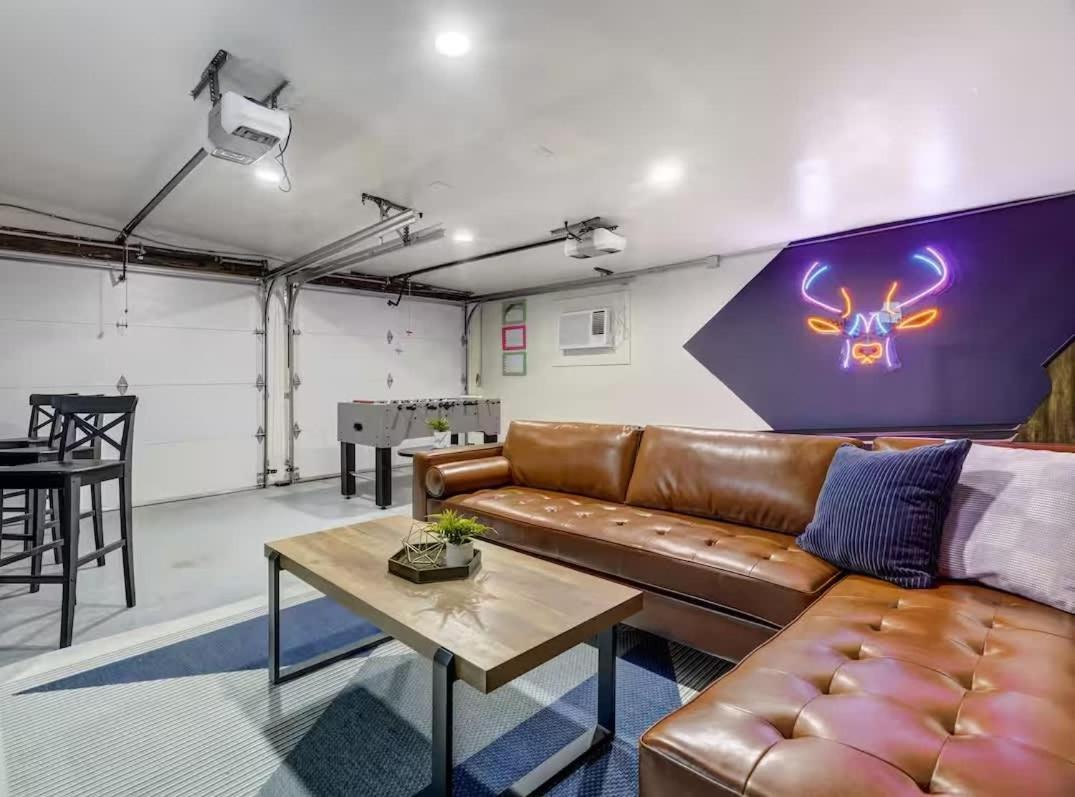 Pikes Charm - King Workspace 4k Roku Bbq * Colorado Springs