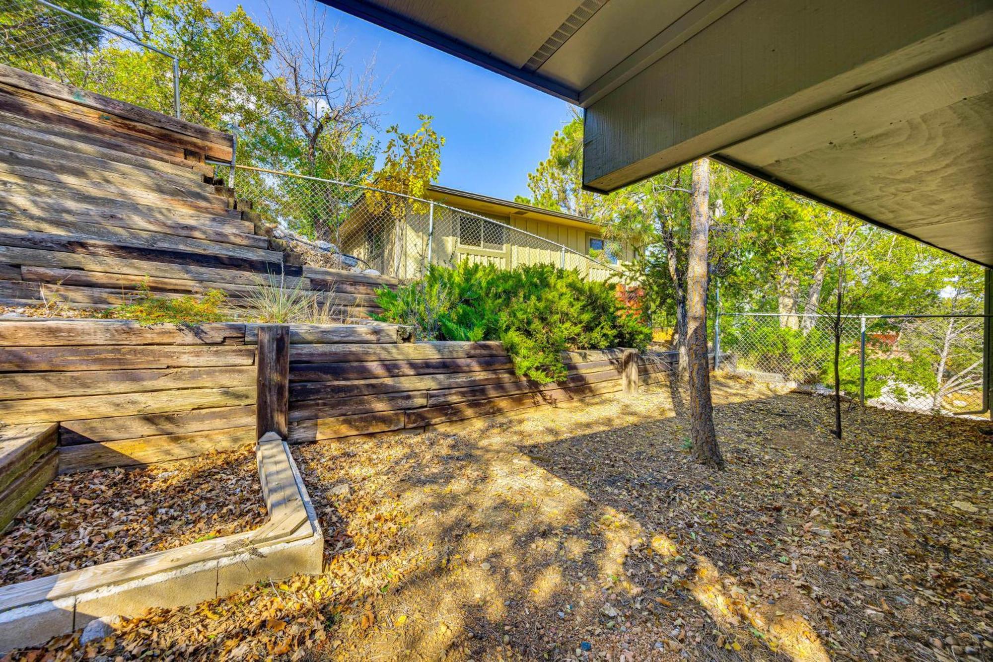 Holiday home 5 Mi To Area Attractions With Hot Tub