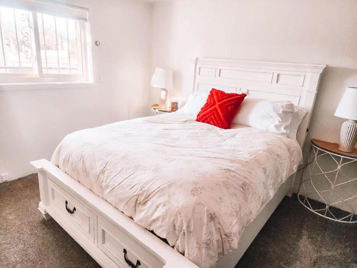 Pet Friendly Gorgeous Large 5 Bdrm Near Colorado Springs