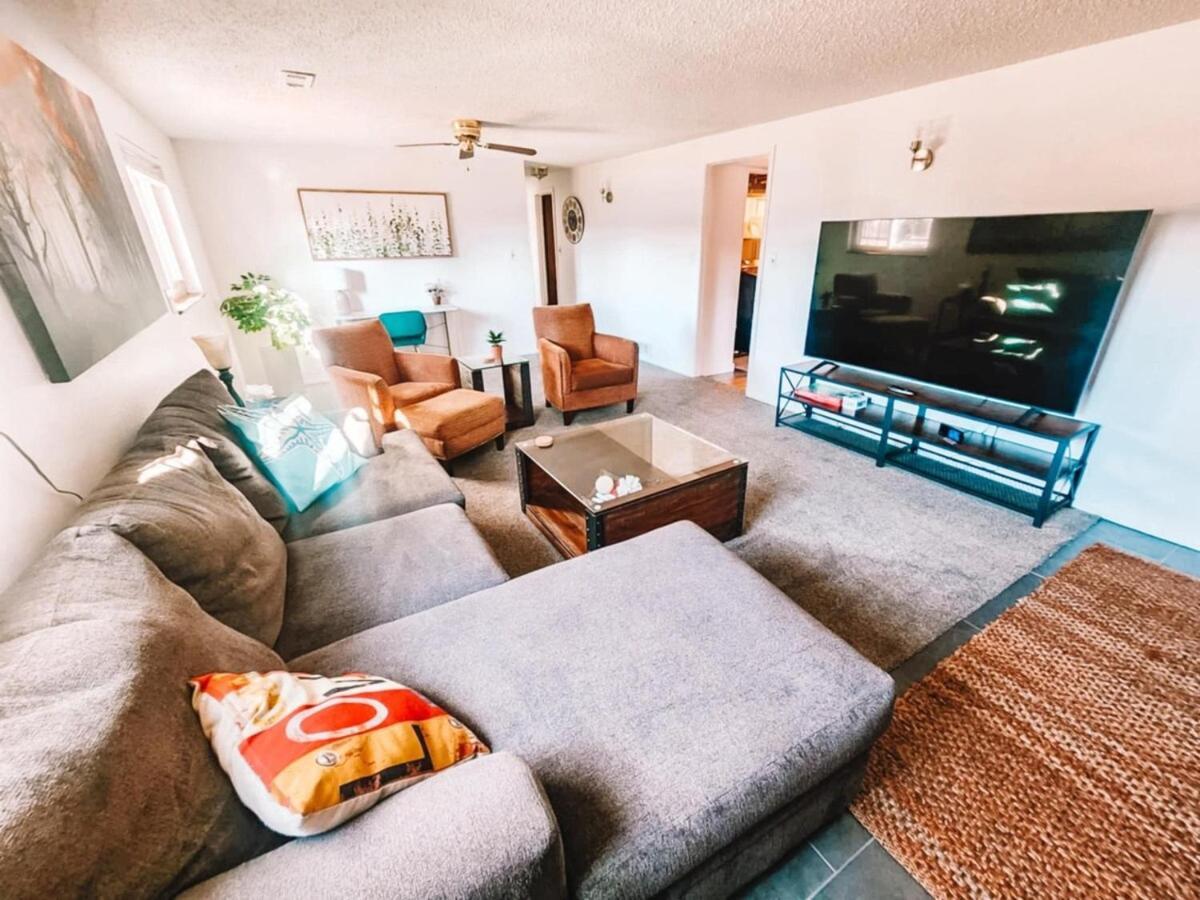 Pet Friendly Gorgeous Large 5 Bdrm Near Colorado Springs