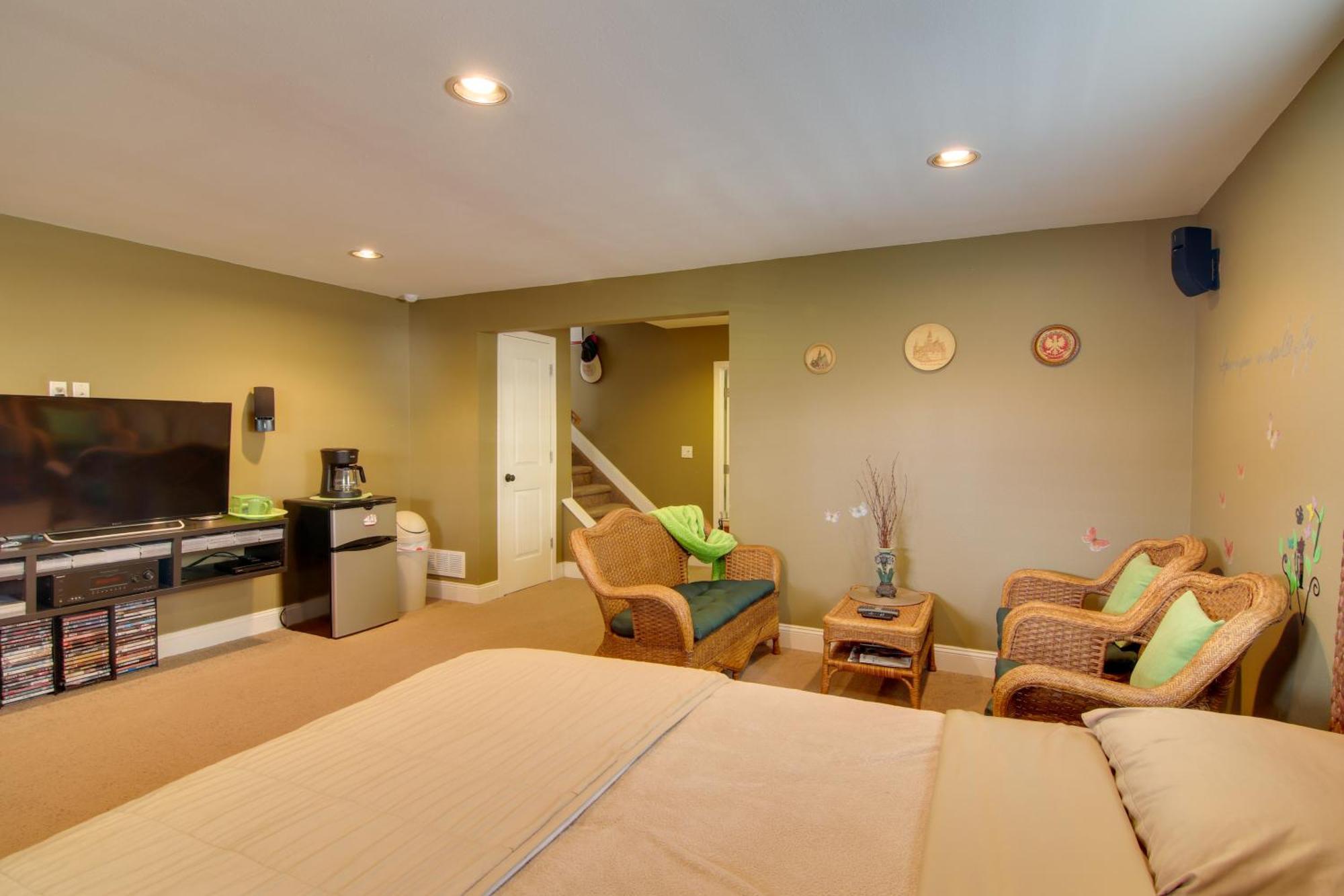 Cozy Abode 8 Mi To Downtown! Holiday home