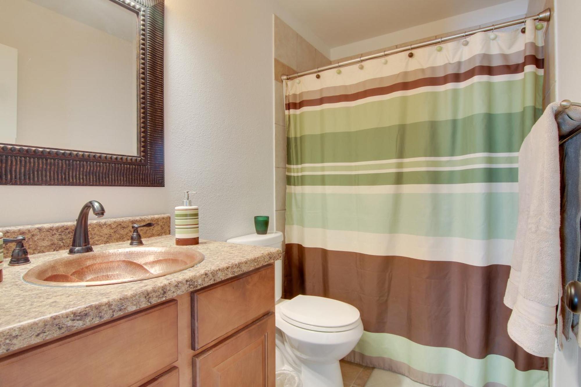 Cozy Abode 8 Mi To Downtown! *