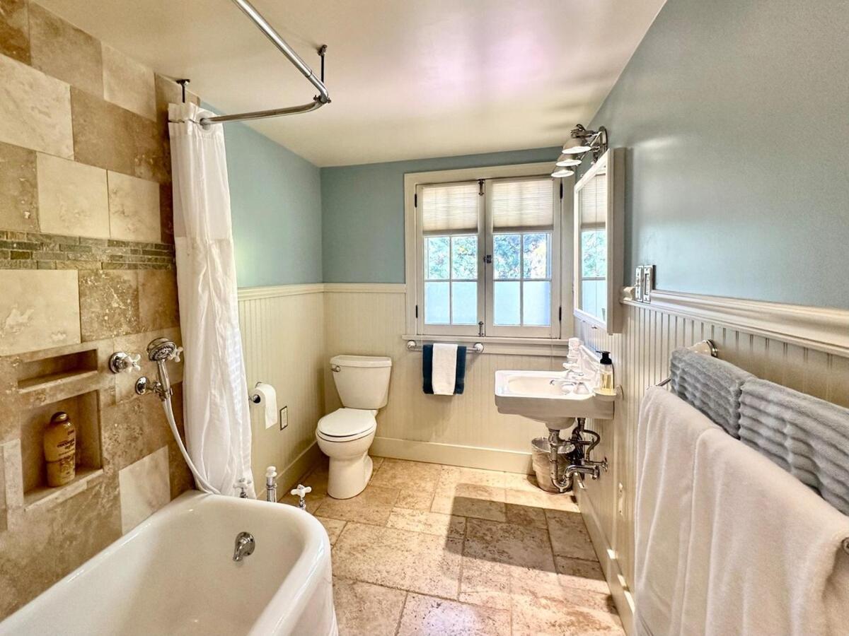 Family-ready Downtown Classic, 4 Mins To Cc Holiday home *