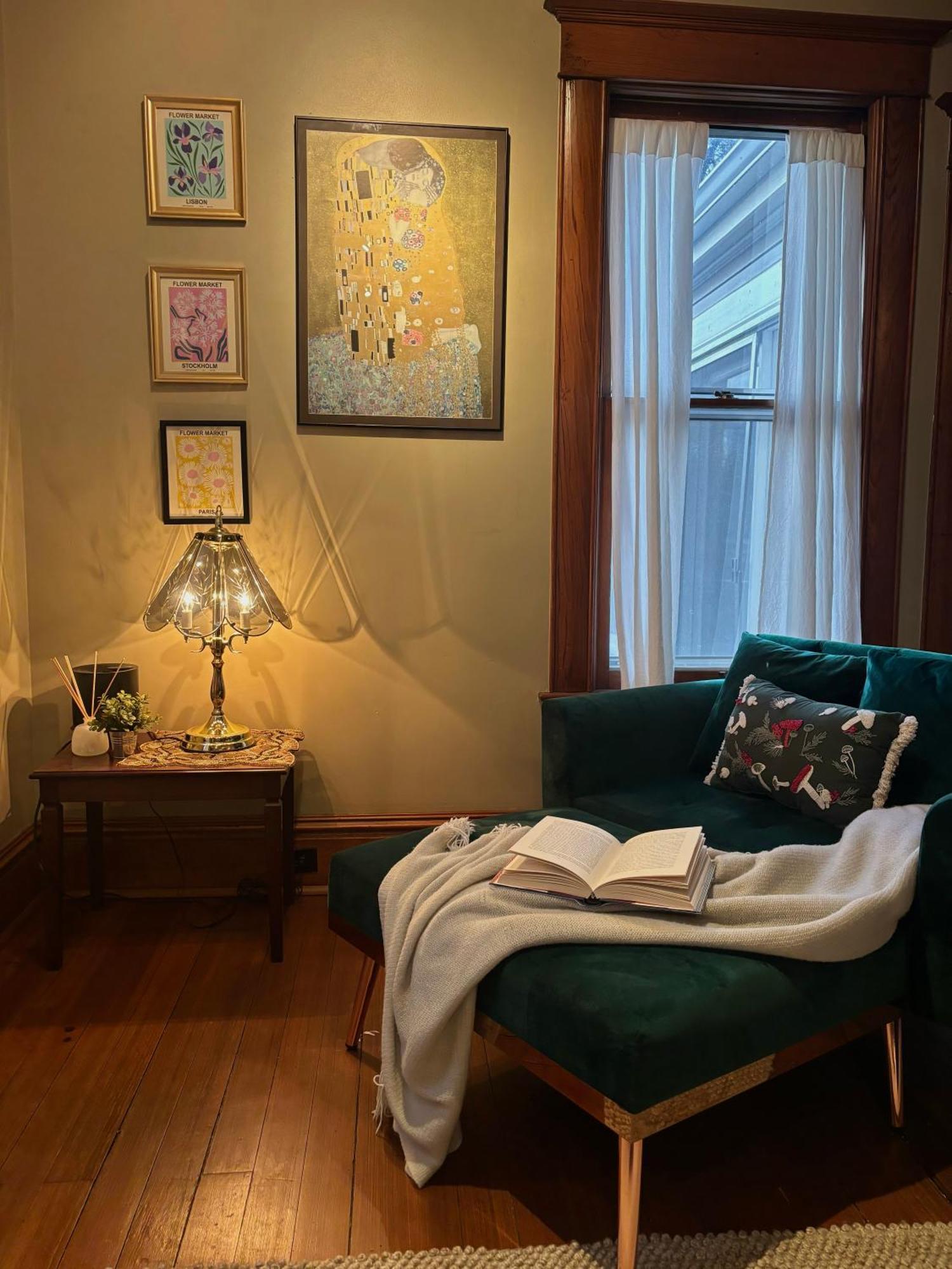 Cozy Gem, Fireplace, Pet-friendly * Colorado Springs