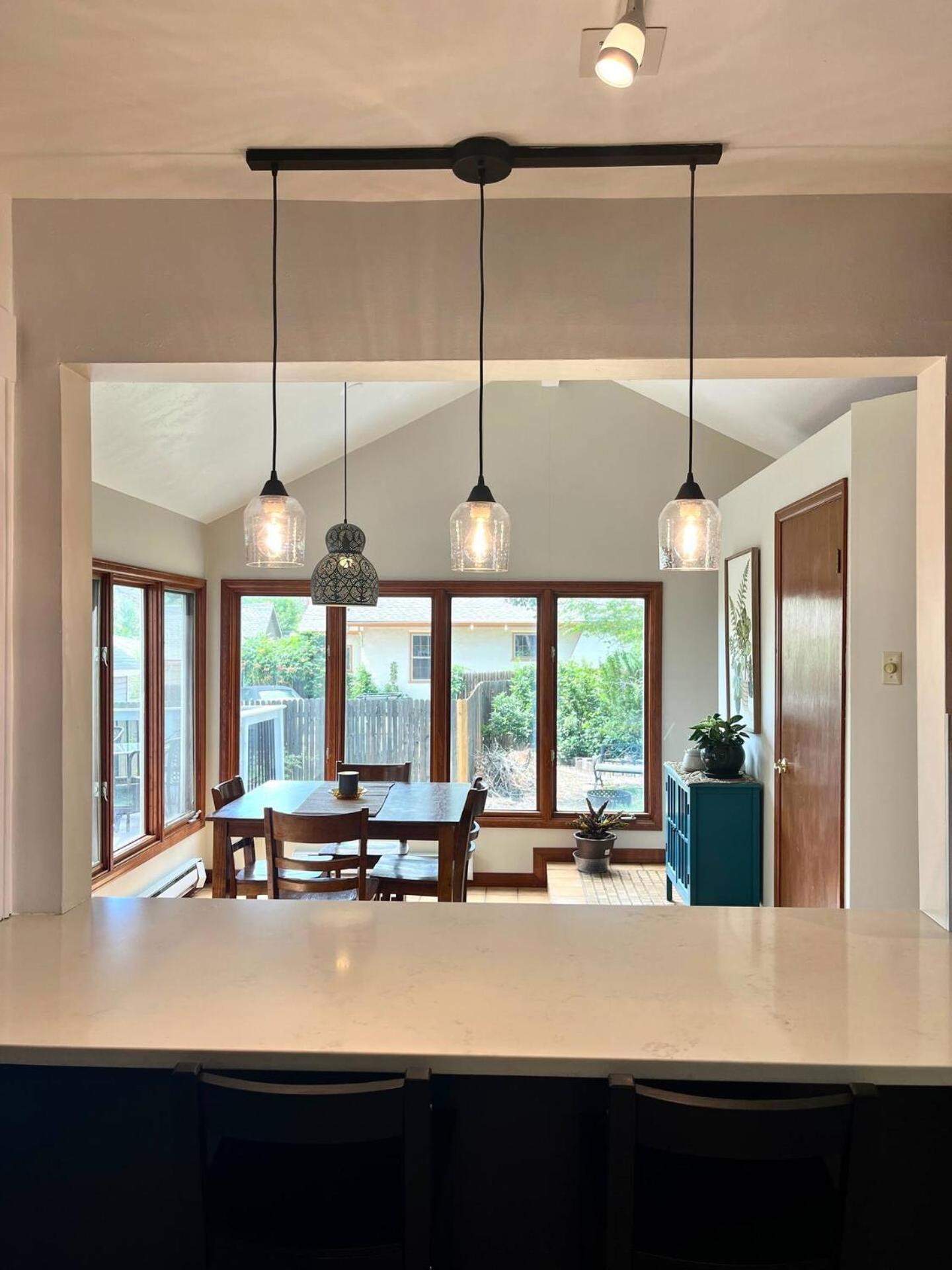 Cozy Gem, Fireplace, Pet-friendly *