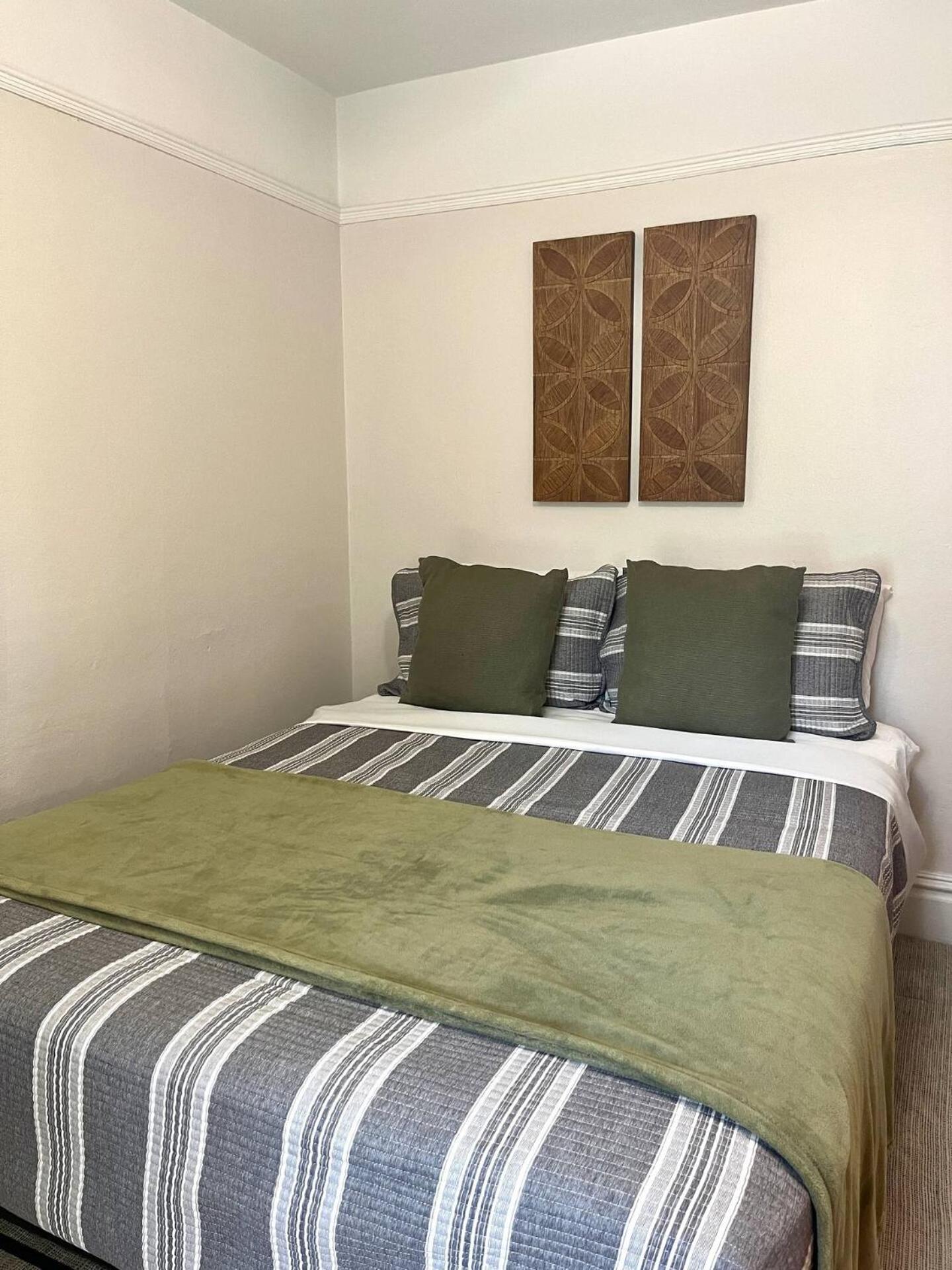 Cozy Gem, Fireplace, Pet-friendly *