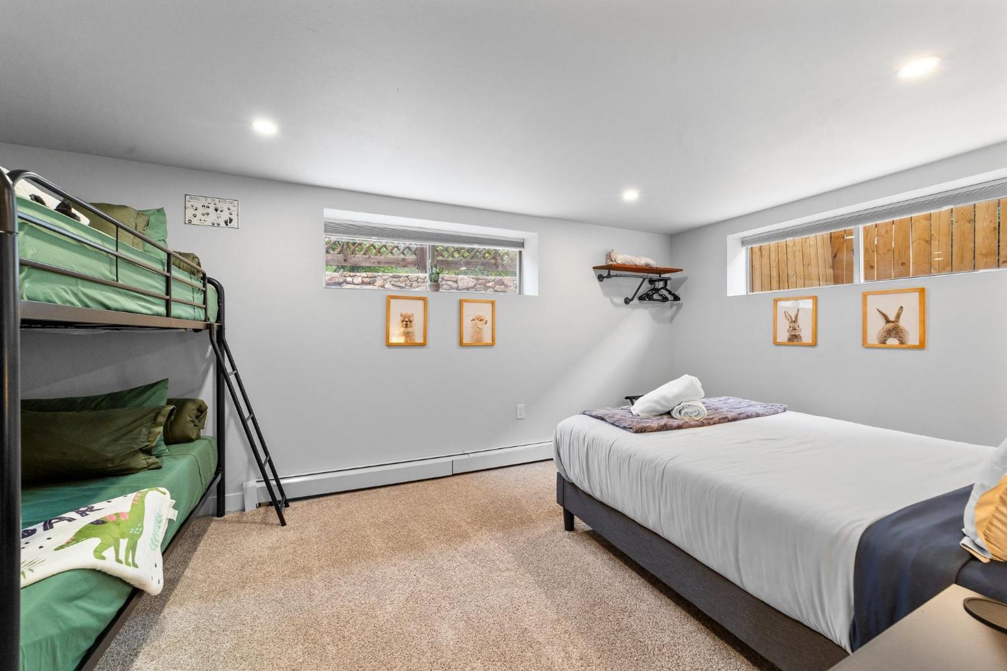 Canyon Retreat With Hot Tub 3min To Broadmoor Holiday home Colorado Springs