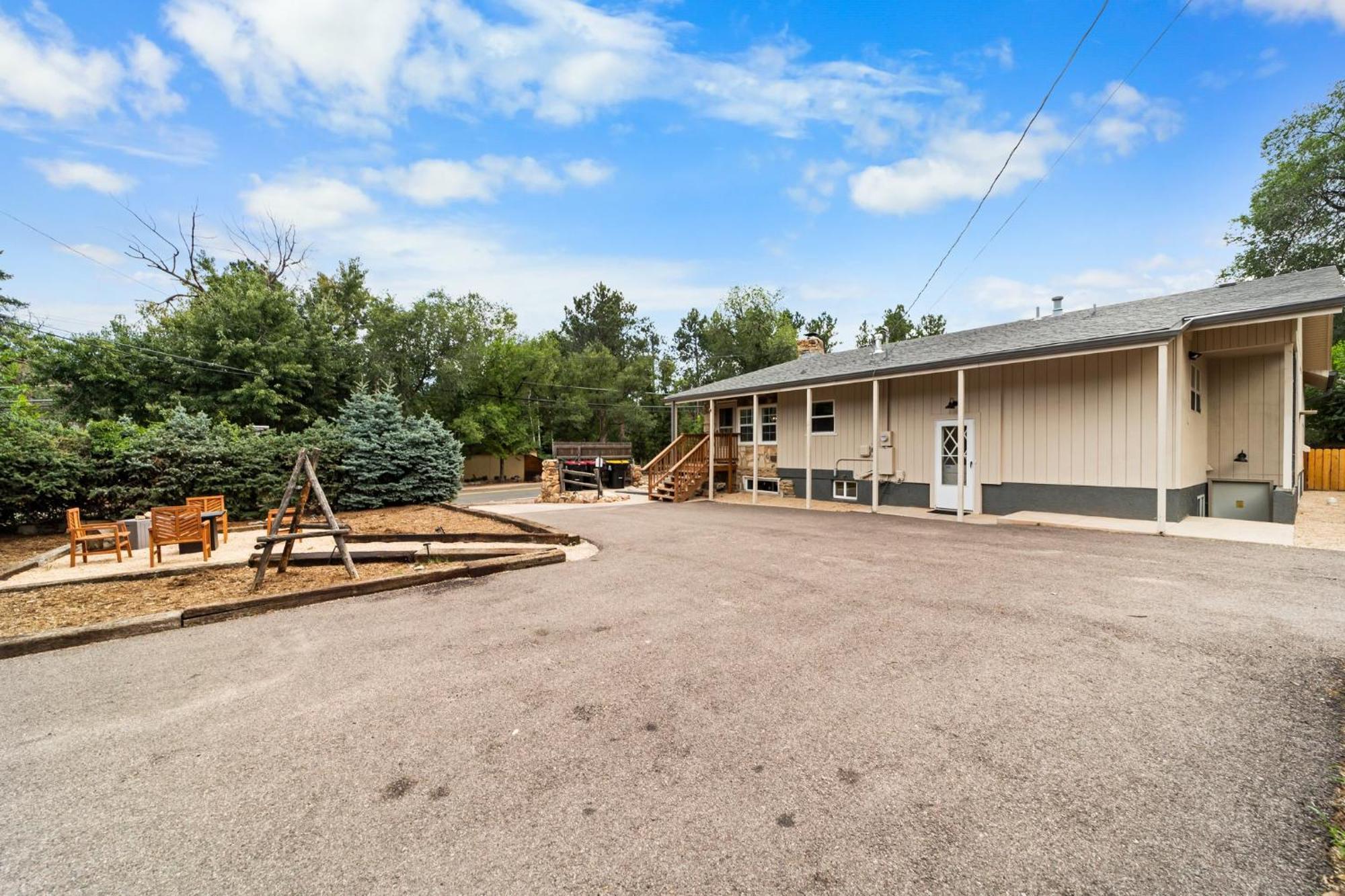 Canyon Retreat With Hot Tub 3min To Broadmoor Holiday home Colorado Springs