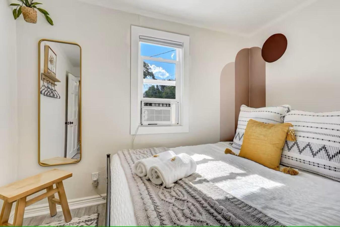 Contemp, Quaint Entire 2bd Unit * Colorado Springs