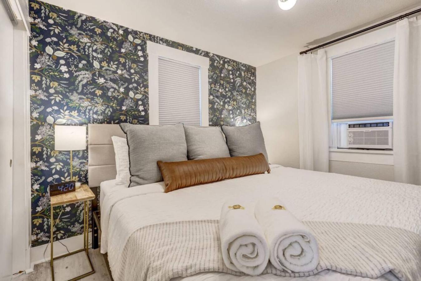 Contemp, Quaint Entire 2bd Unit Holiday home Colorado Springs