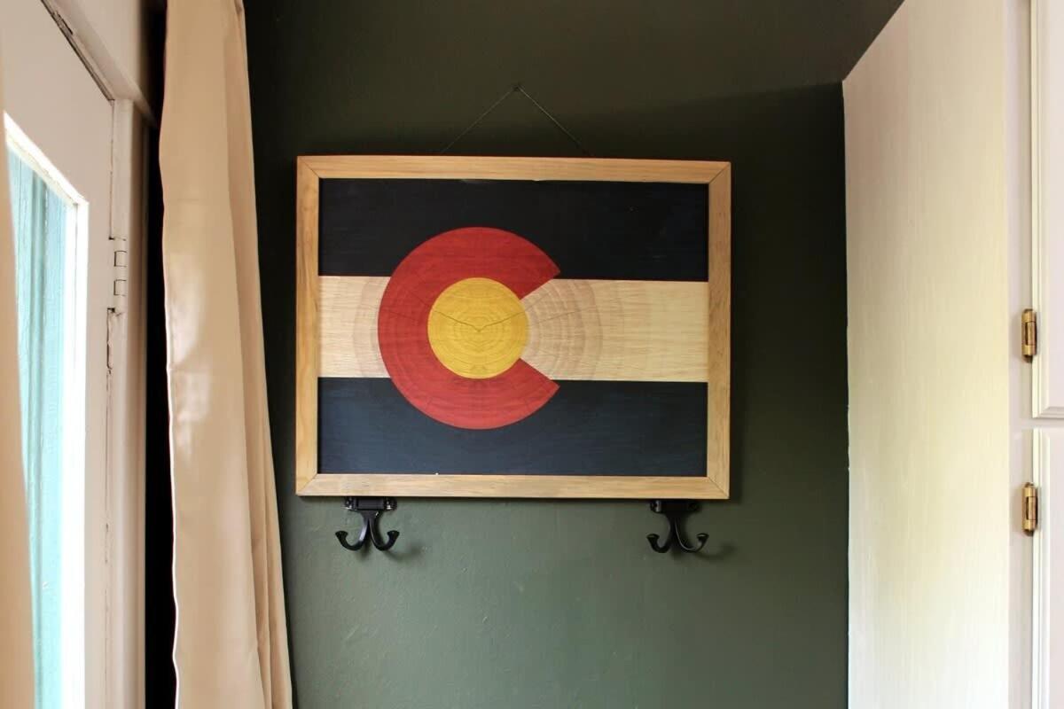 Apartment Charming Downtown With Parking & Full Kitchen *