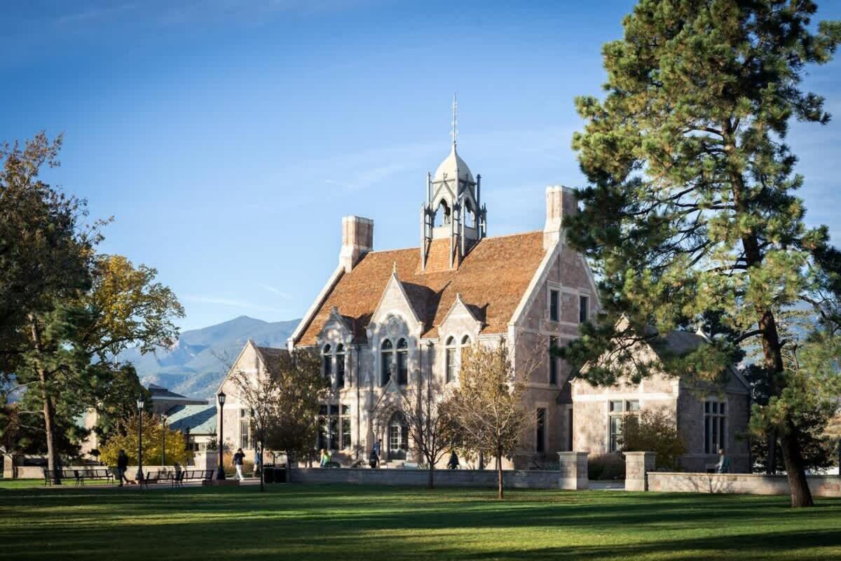 Charming Downtown With Parking & Full Kitchen Apartment Colorado Springs