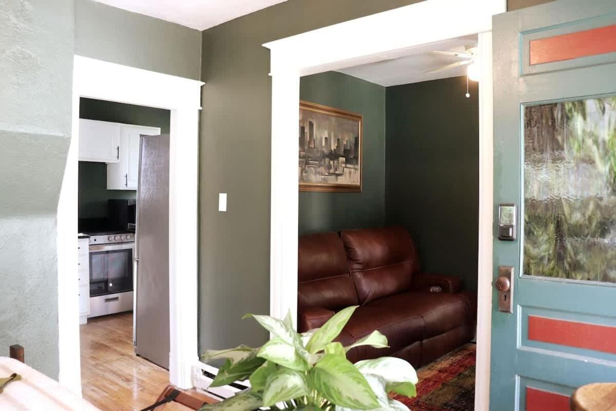 Charming Downtown With Parking & Full Kitchen Apartment Colorado Springs