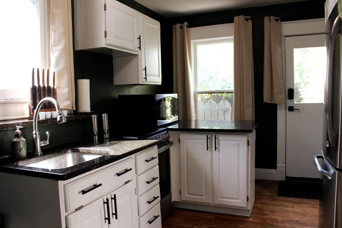 Charming Downtown With Parking & Full Kitchen * Colorado Springs