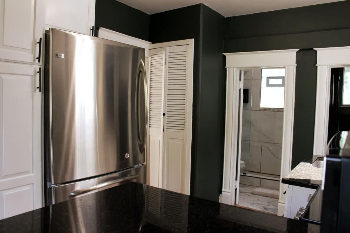 Charming Downtown With Parking & Full Kitchen * Colorado Springs