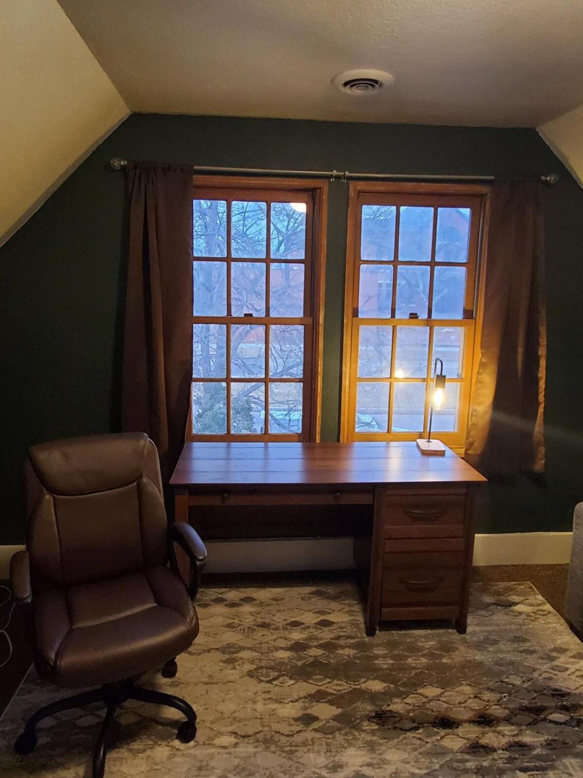 Cozy 1-bedroom Townhouse Near Downtown * Colorado Springs