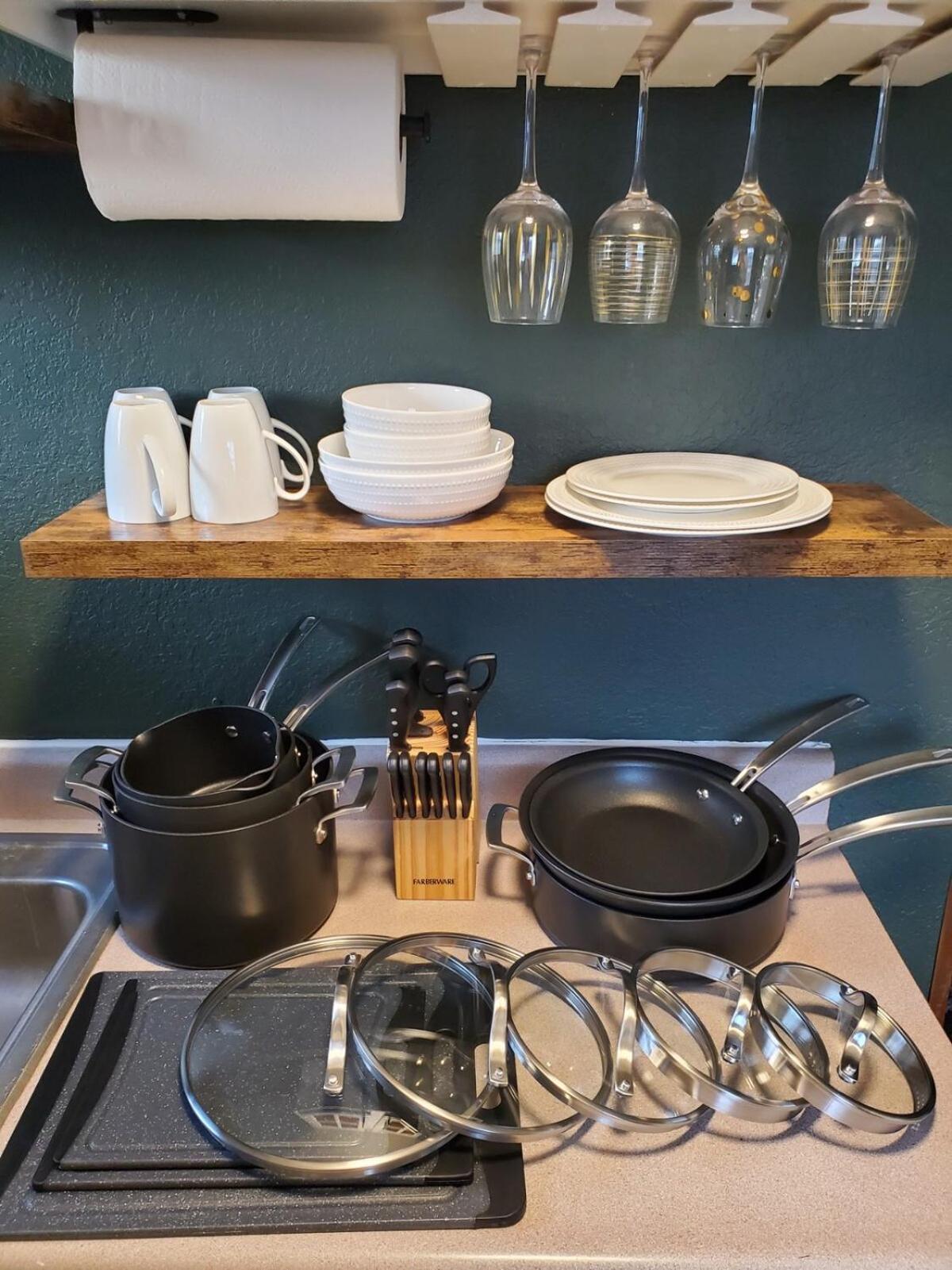 Cozy 1-bedroom Townhouse Near Downtown Apartment Colorado Springs