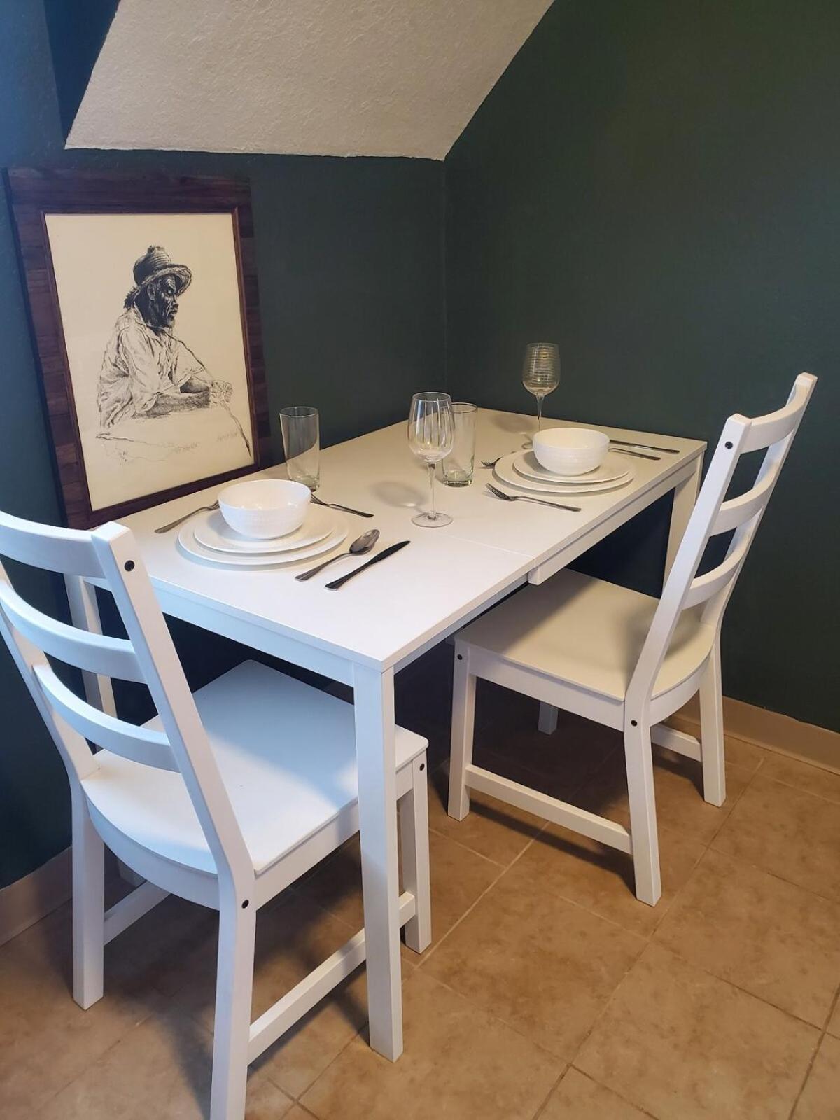 Cozy 1-bedroom Townhouse Near Downtown Colorado Springs