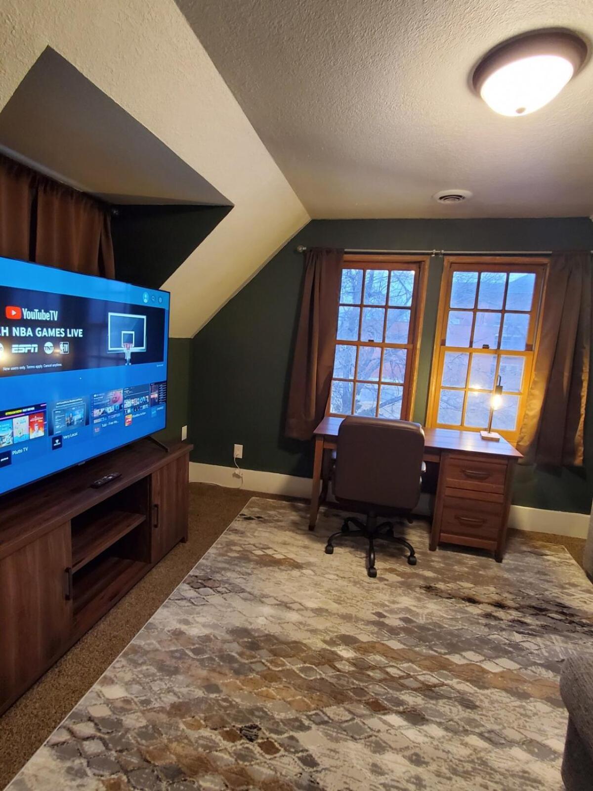 Apartment Cozy 1-bedroom Townhouse Near Downtown *